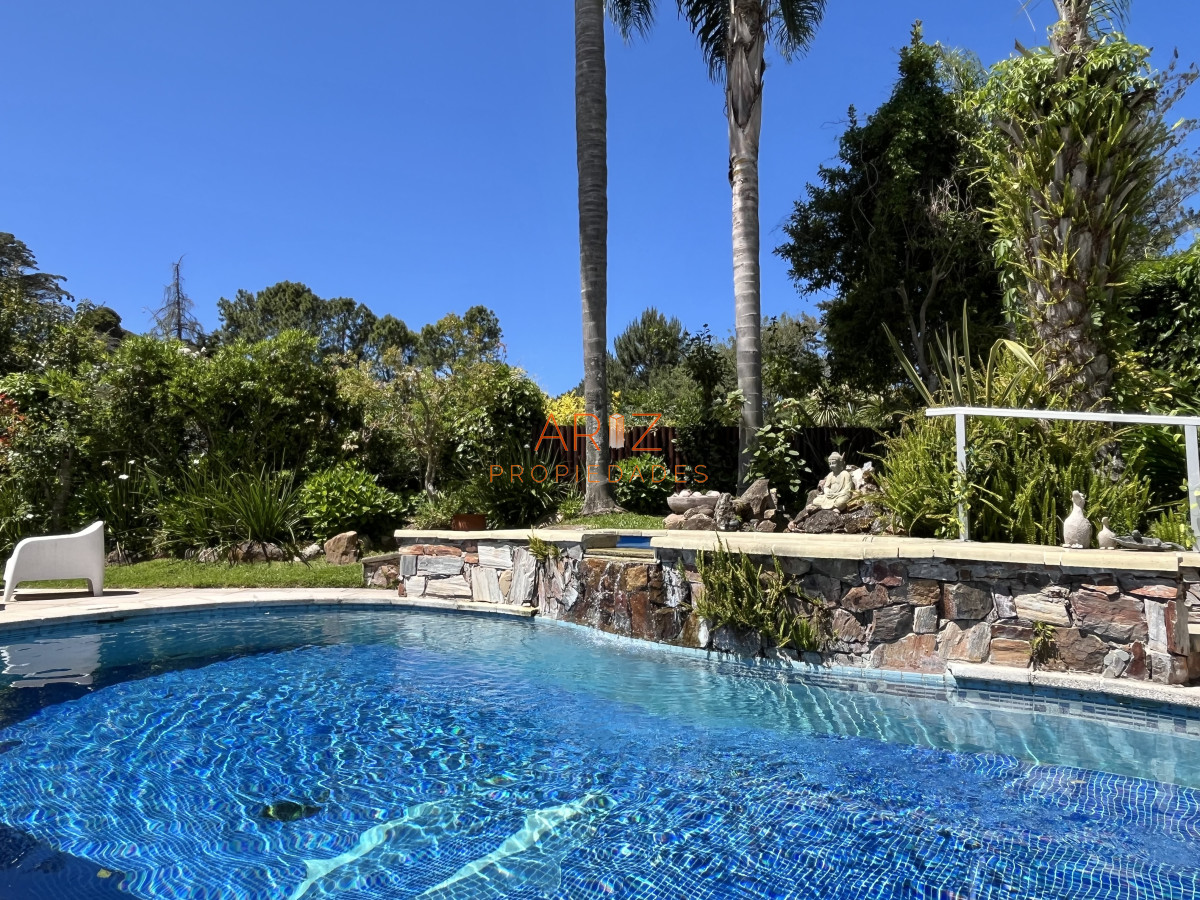 Casa ID.2454 - Alquiler temporada Residencia de categoría en el corazón de Cantegril - Punta del Este