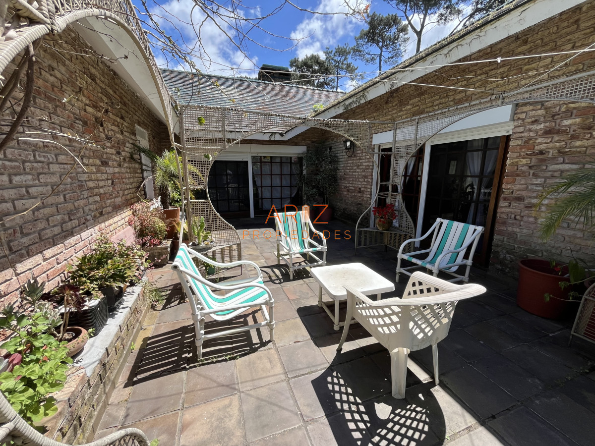 Casa ID.2454 - Alquiler temporada Residencia de categoría en el corazón de Cantegril - Punta del Este