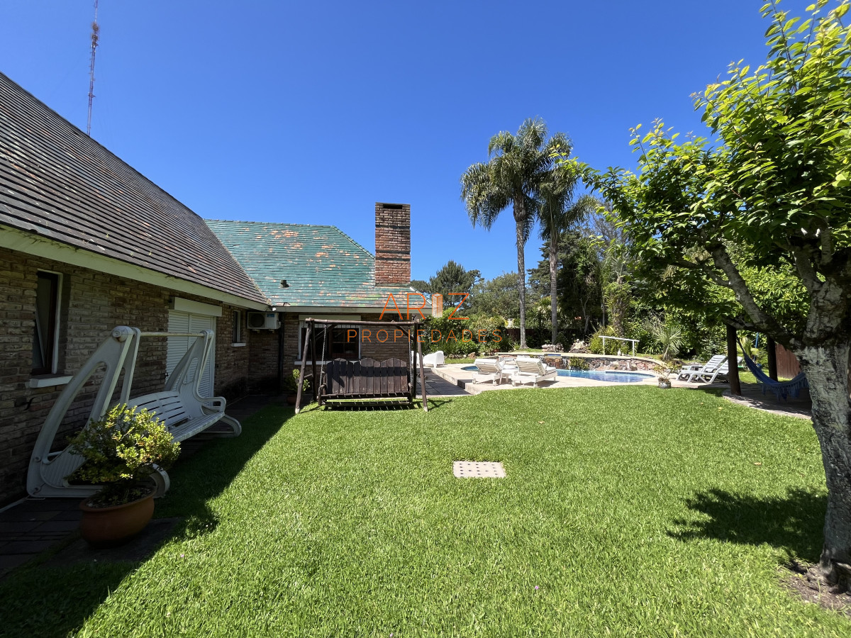 Casa ID.2454 - Alquiler temporada Residencia de categoría en el corazón de Cantegril - Punta del Este