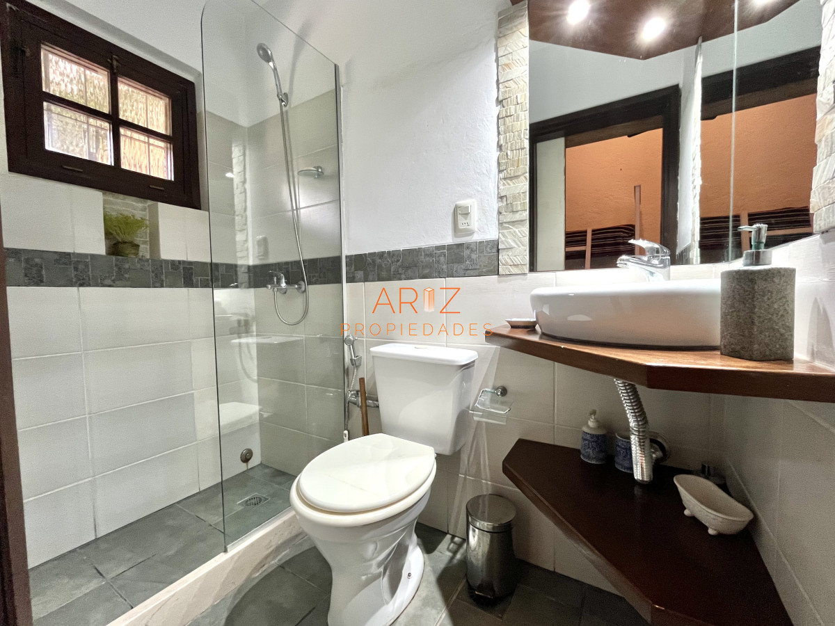 Casa ID.2454 - Alquiler temporada Residencia de categoría en el corazón de Cantegril - Punta del Este