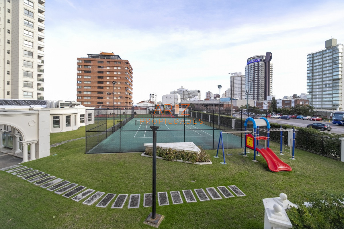 Apartamento ID.2335 - VENTA APARTAMENTO 2 DORMITORIOS Y SERVICIO COMPLETA COMO 3 DORMITORIOS PUNTA DEL ESTE CATEGORIA