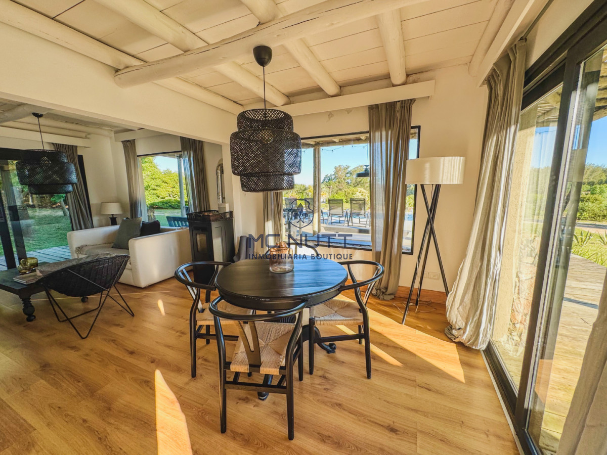 Casa ID.909/ - Venta casa 4 dormitorios Barrio Privado Pueblo Coyote