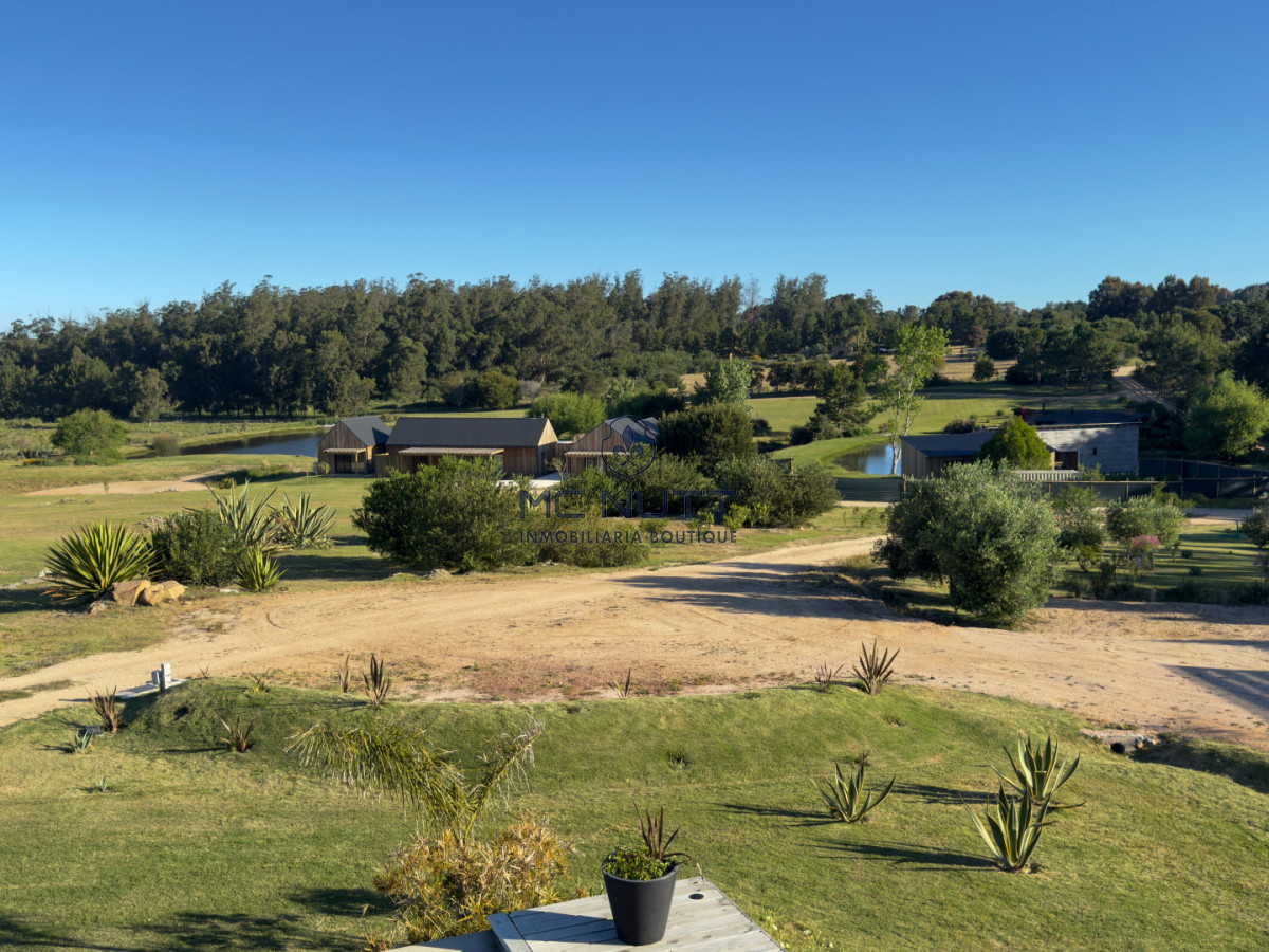 Casa ID.909/ - Venta casa 4 dormitorios Barrio Privado Pueblo Coyote