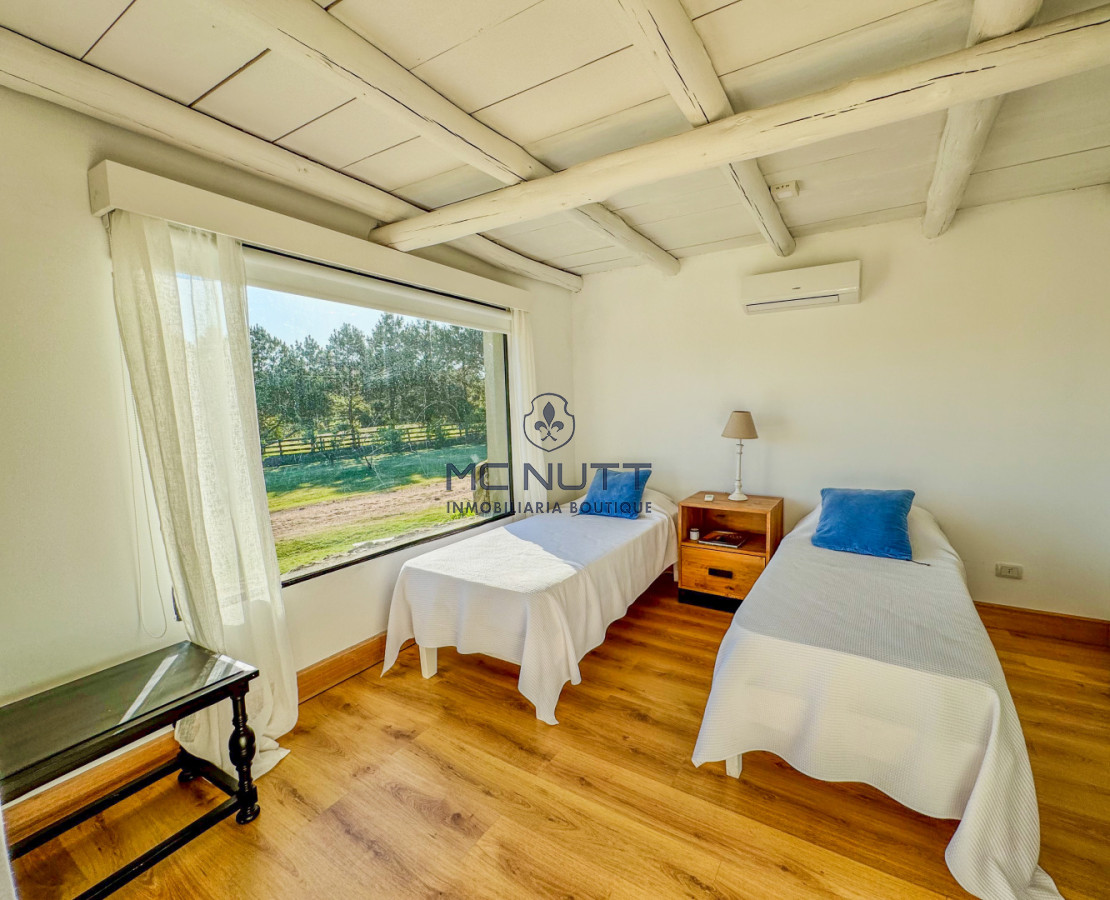 Casa ID.909/ - Venta casa 4 dormitorios Barrio Privado Pueblo Coyote
