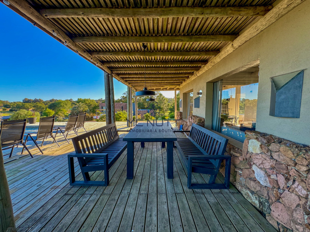 Casa ID.909/ - Venta casa 4 dormitorios Barrio Privado Pueblo Coyote