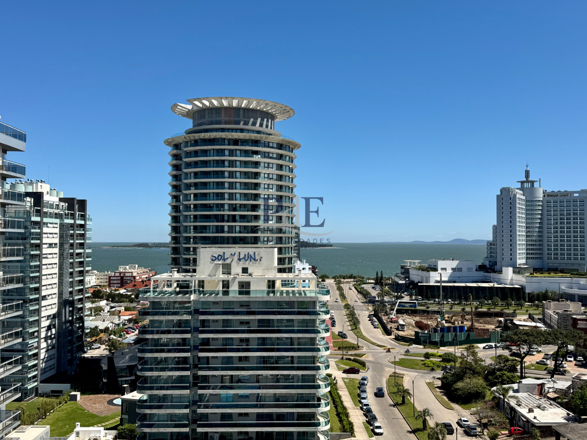 Venta de Apartamento de 2 Dormitorios y Medio | Punta del Este