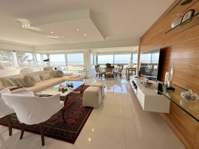 Venta apartamento 4 dormitorios y servicio frente al mar - Playa Brava