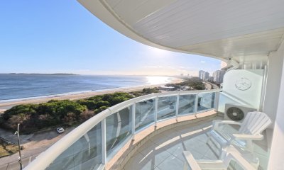 Exclusivo apartamento en Millenium Tower – 3 suites + dependencia frente al mar