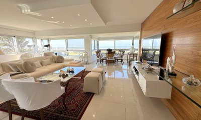Venta apartamento 4 dormitorios y servicio frente al mar - Playa Brava
