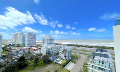 Venta apartamento 3 dormitorios y servicio con vista al Mar