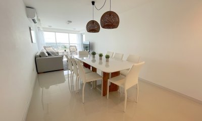 Venta apartamento 2 dormitorios y servicio vista al mar