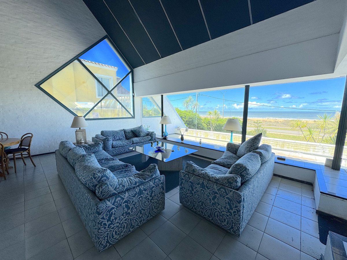 Casa ID.1727 - Venta casa 3 dormitorios y servicio frente al mar en Montoya