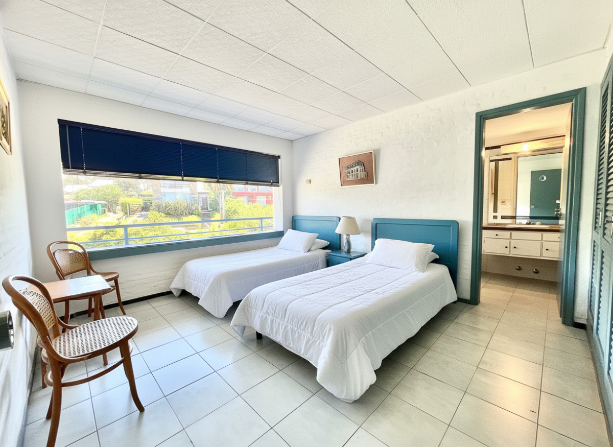 Casa ID.1727 - Venta casa 3 dormitorios y servicio frente al mar en Montoya