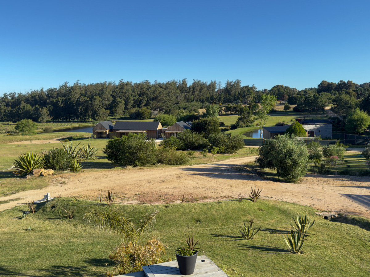 Casa ID.1817 - Venta casa 4 dormitorios Barrio Privado Pueblo Coyote