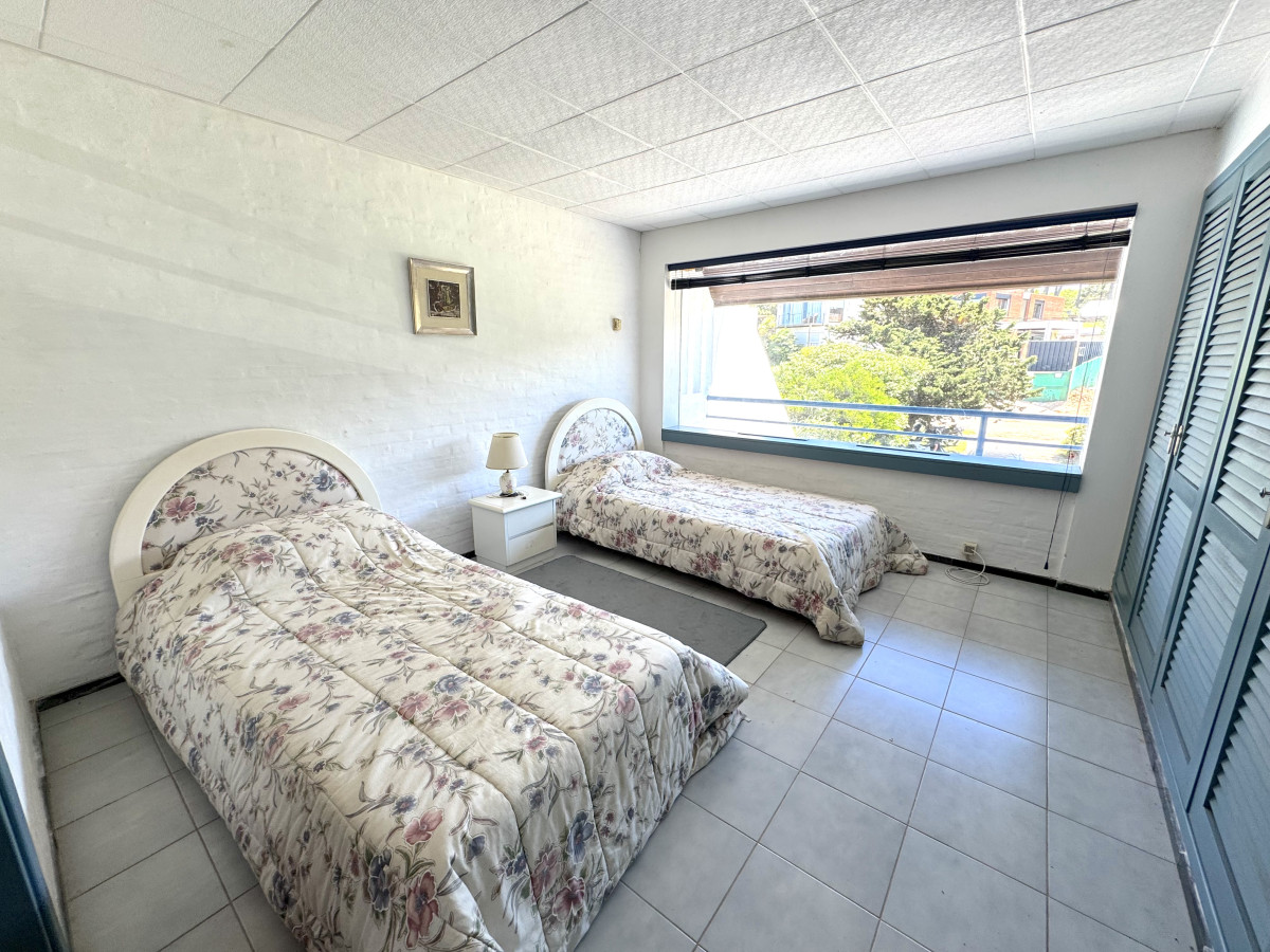 Casa ID.1727 - Venta casa 3 dormitorios y servicio frente al mar en Montoya