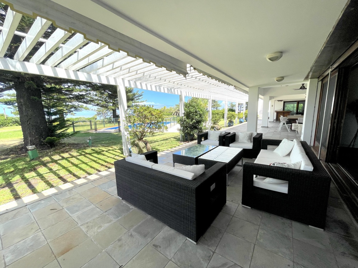 Casa ID.1348 - Venta residencia Primera linea al mar Solanas