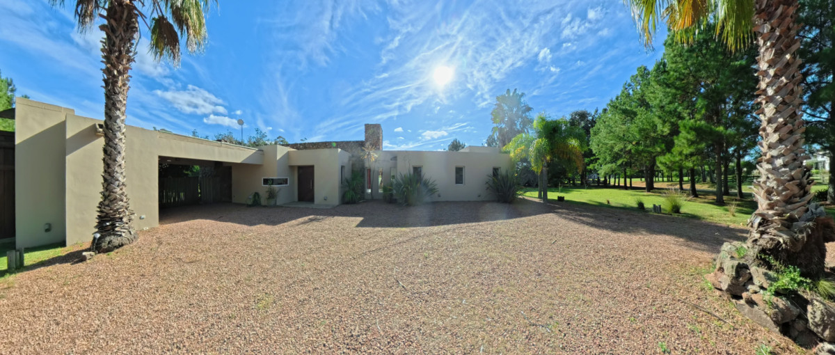 Casa ID.1736 - Chacra única en el exclusivo Club de Chacras El Quijote!