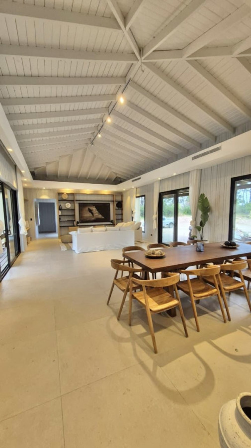 Casa ID.1742 - Venta Casa 4 Dormitorios con Piscina