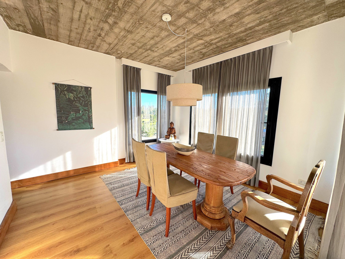 Casa ID.1817 - Venta casa 4 dormitorios Barrio Privado Pueblo Coyote