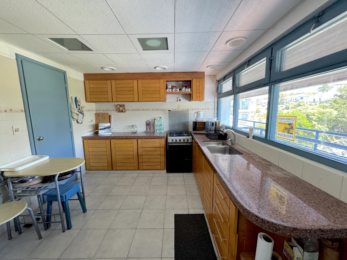 Casa ID.1727 - Venta casa 3 dormitorios y servicio frente al mar en Montoya