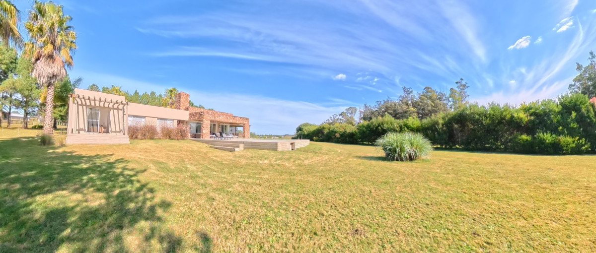 Casa ID.1736 - Chacra única en el exclusivo Club de Chacras El Quijote!