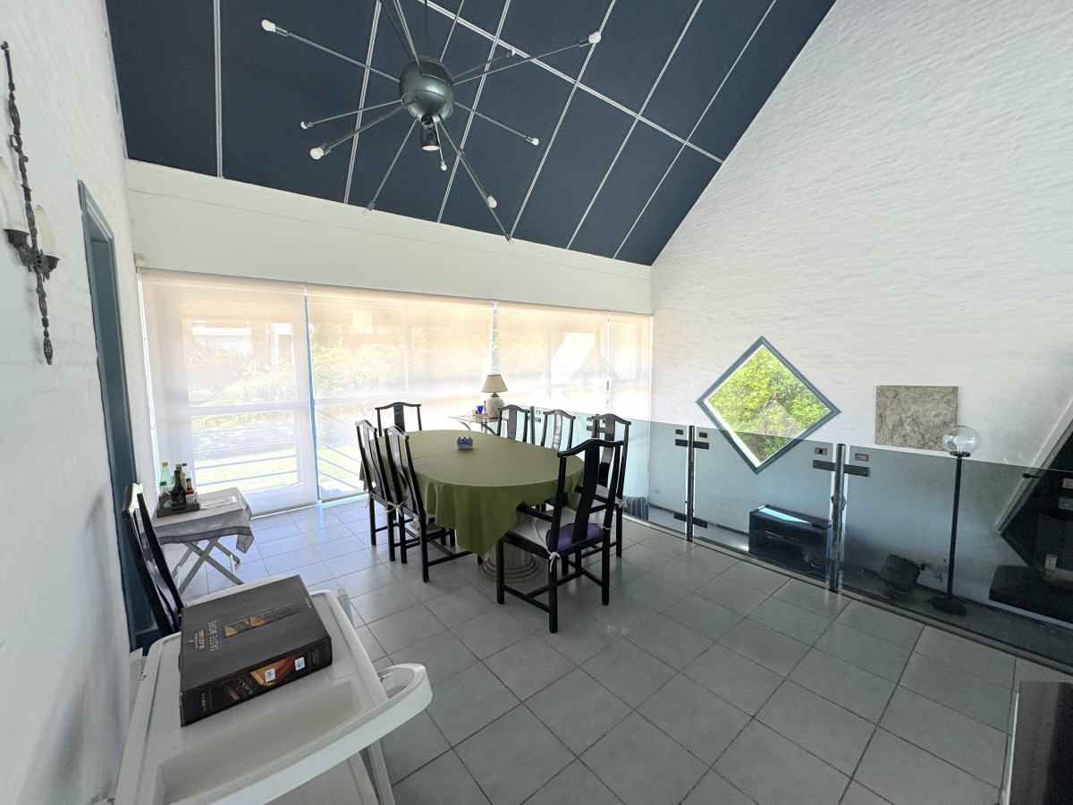 Casa ID.1727 - Venta casa 3 dormitorios y servicio frente al mar en Montoya
