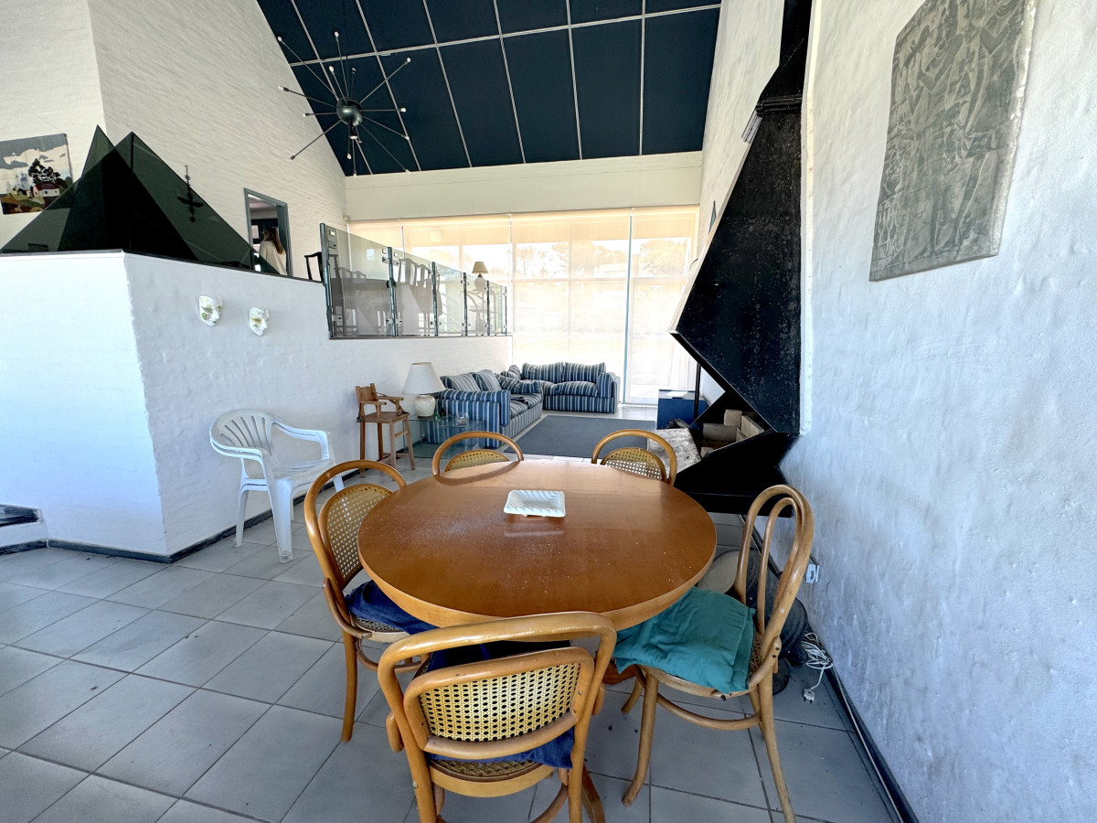 Casa ID.1727 - Venta casa 3 dormitorios y servicio frente al mar en Montoya