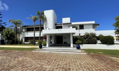 Venta Importante Residencia de 6 suites en Solanas Frente al Mar