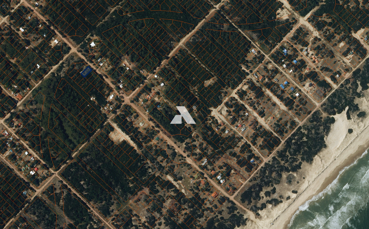 OPORTUNIDAD EN LA ESMERALDA, ROCHA - URUGUAY ÁREA 525M2, ORIENTACIÓN SURESTEESTE, CALLE 39 Y 3 - AIX1715T