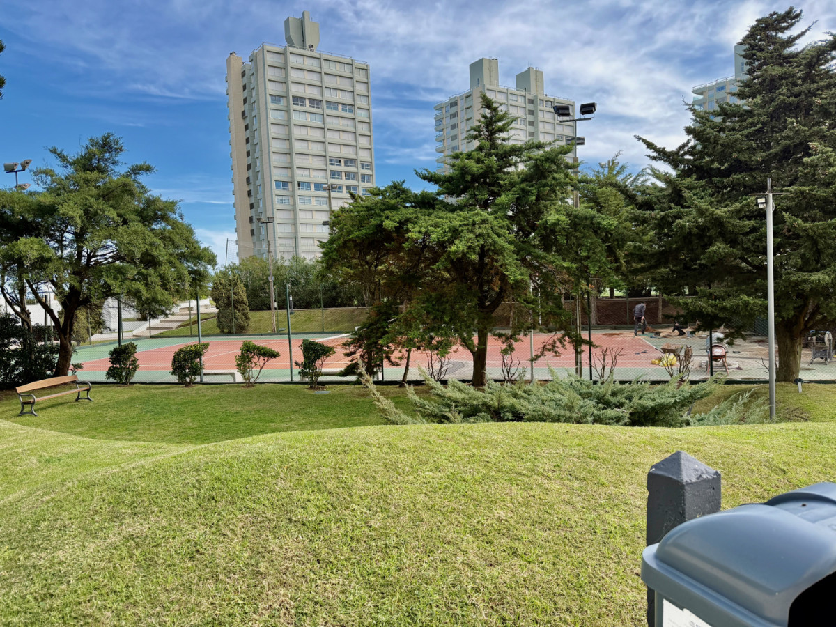 Apartamento ID.1849 - Playa Mansa - 3 dormitorios y servicio - Torre Wilson