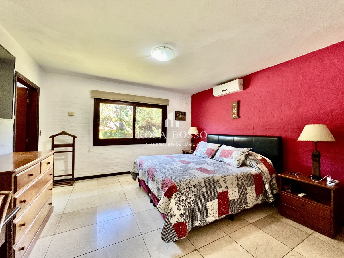 Casa ID.9149 - Casa en barrio residencial con 3000 m2 de parque 