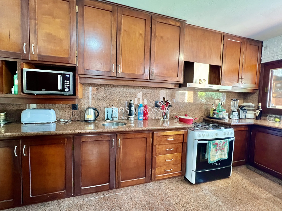 Casa ID.9149 - Casa en barrio residencial con 3000 m2 de parque 