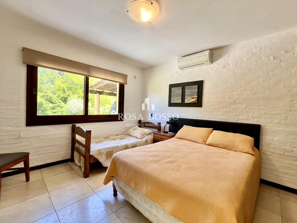 Casa ID.9149 - Casa en barrio residencial con 3000 m2 de parque 