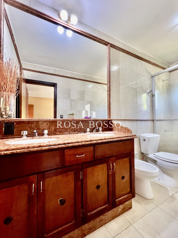 Casa ID.9149 - Casa en barrio residencial con 3000 m2 de parque 