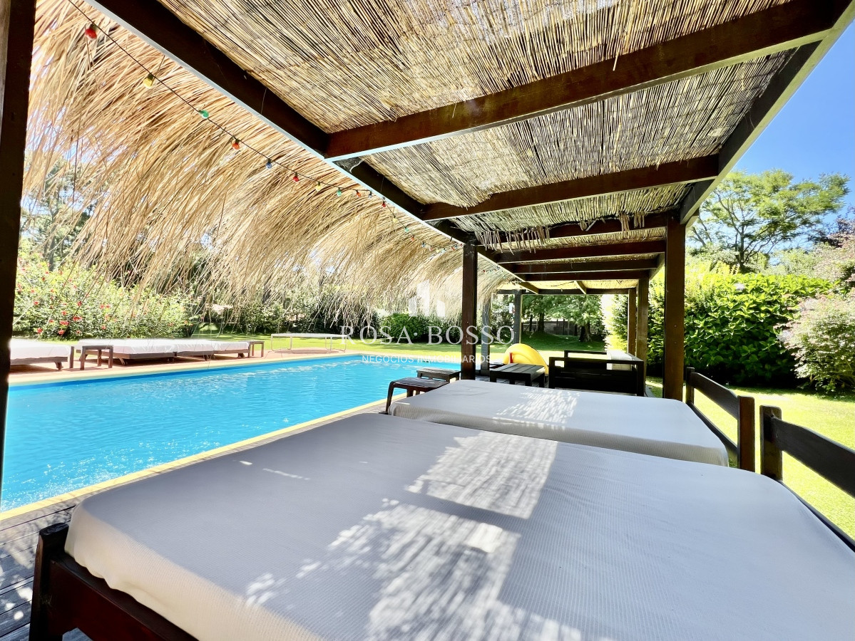 Casa ID.9149 - Casa en barrio residencial con 3000 m2 de parque 