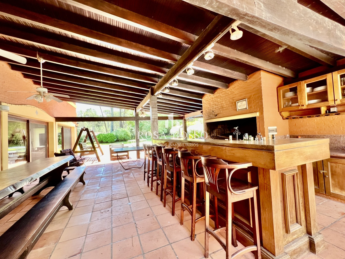 Casa ID.9149 - Casa en barrio residencial con 3000 m2 de parque 