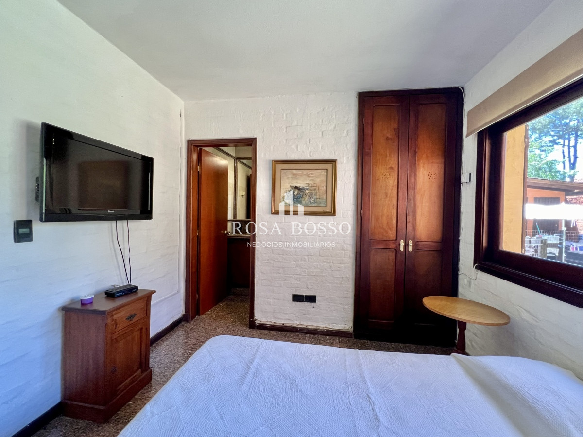 Casa ID.9149 - Casa en barrio residencial con 3000 m2 de parque 