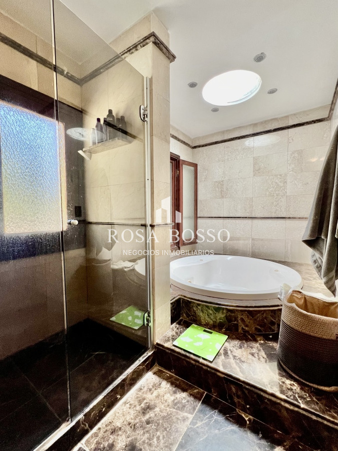 Casa ID.9149 - Casa en barrio residencial con 3000 m2 de parque 