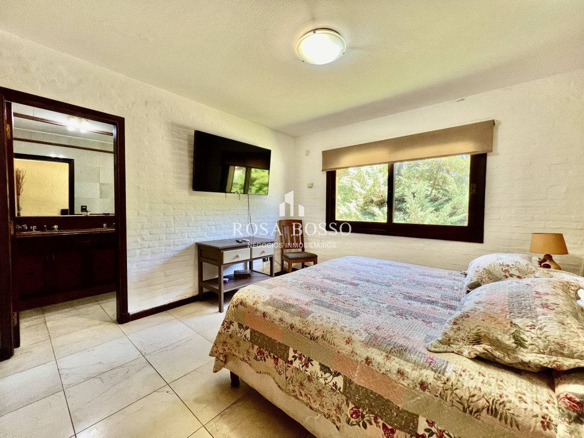 Casa ID.9149 - Casa en barrio residencial con 3000 m2 de parque 