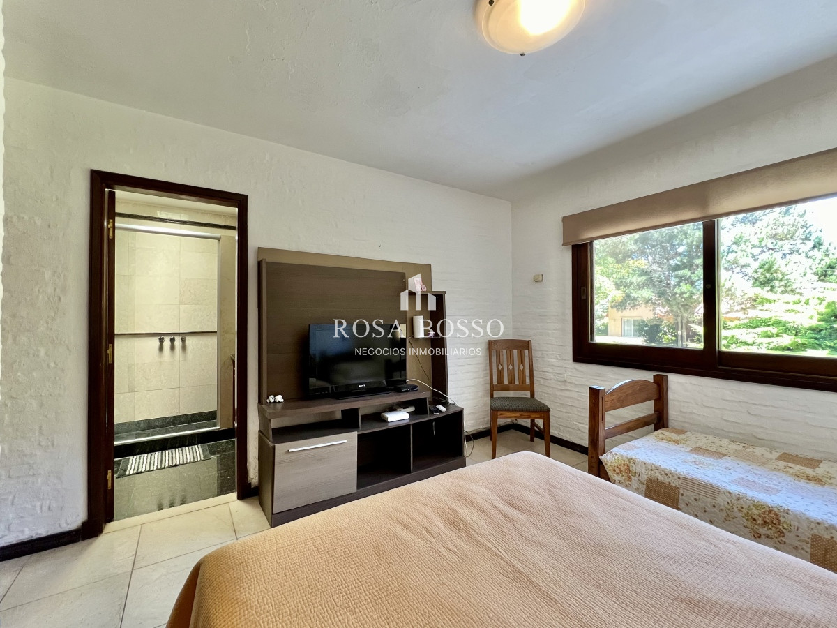 Casa ID.9149 - Casa en barrio residencial con 3000 m2 de parque 