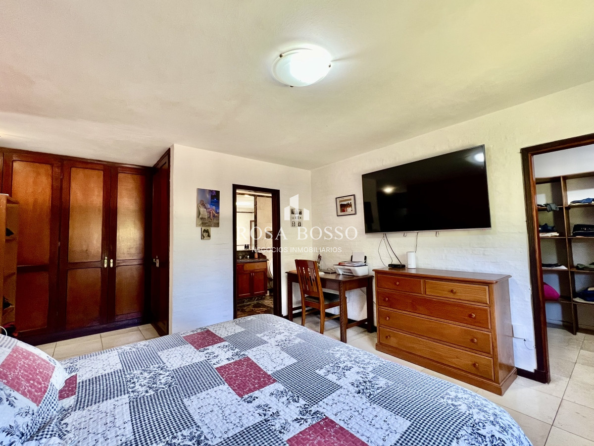 Casa ID.9149 - Casa en barrio residencial con 3000 m2 de parque 