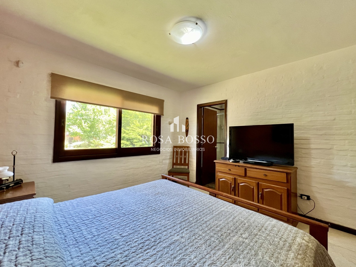 Casa ID.9149 - Casa en barrio residencial con 3000 m2 de parque 