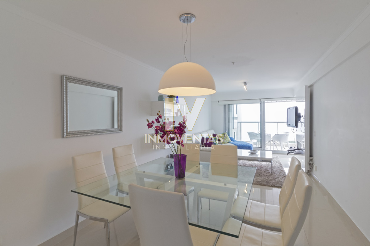 Alquiler Anual Departamento de 2 dormitorios y 2 baños en Punta del Este - IEV3012A