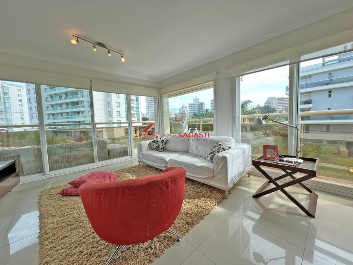Apartamento ID.3825 - Apartamento en venta y alquiler en Brava Punta del Este, 3 dormitorios, 2 baños