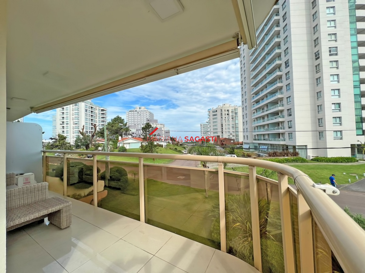Apartamento ID.3825 - Apartamento en venta y alquiler en Brava Punta del Este, 3 dormitorios, 2 baños