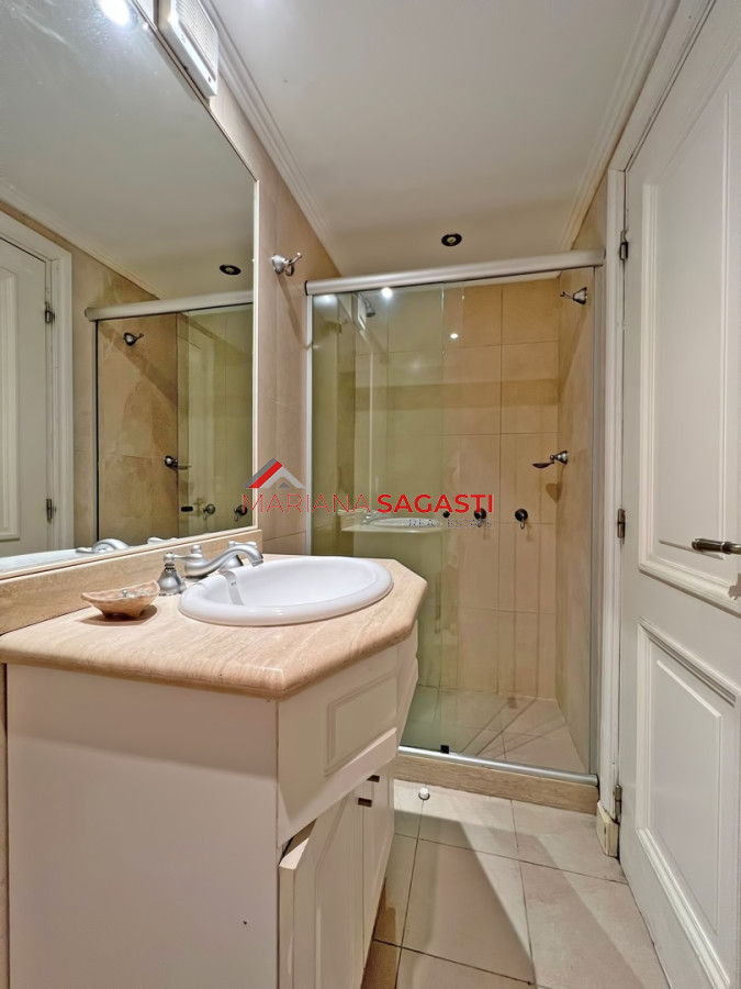 Apartamento ID.3825 - Apartamento en venta y alquiler en Brava Punta del Este, 3 dormitorios, 2 baños