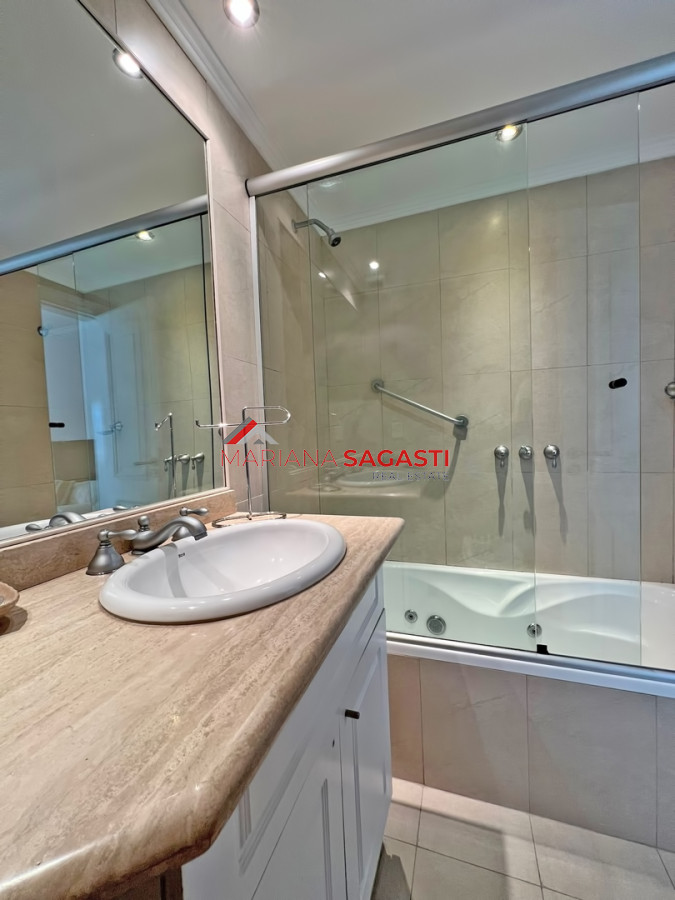 Apartamento ID.3825 - Apartamento en venta y alquiler en Brava Punta del Este, 3 dormitorios, 2 baños