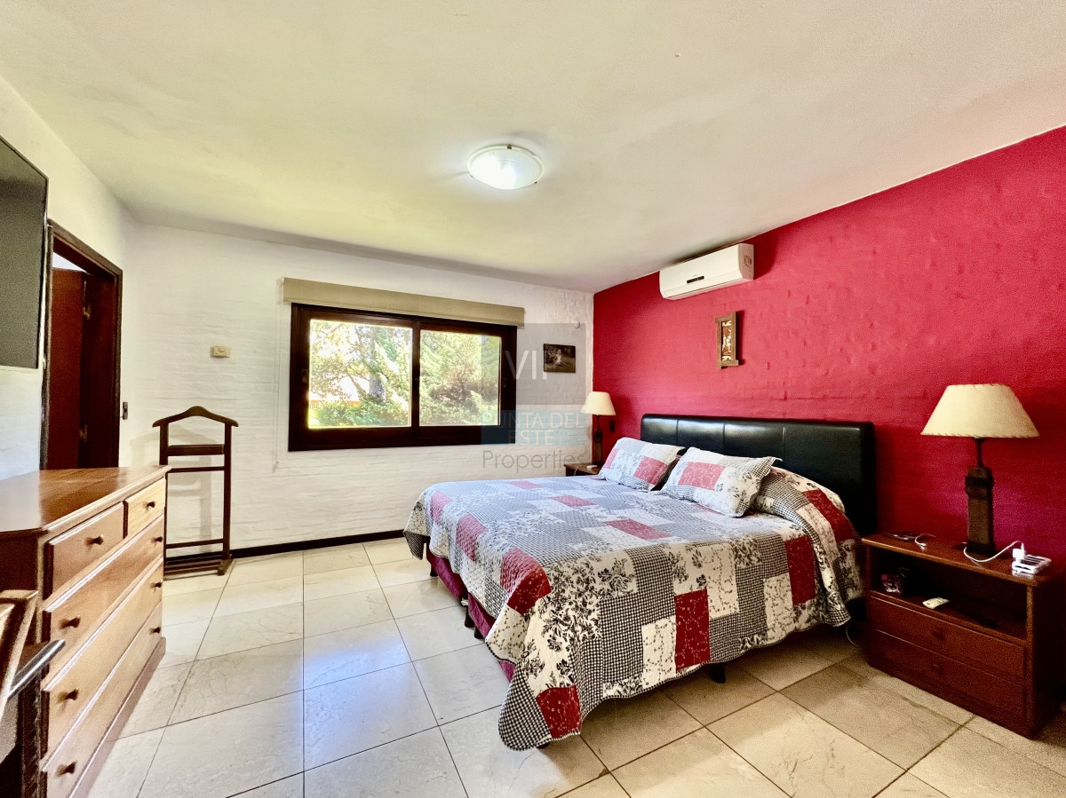 Casa ID.2137 - Casa en barrio residencial con 3000 m2 de parque 