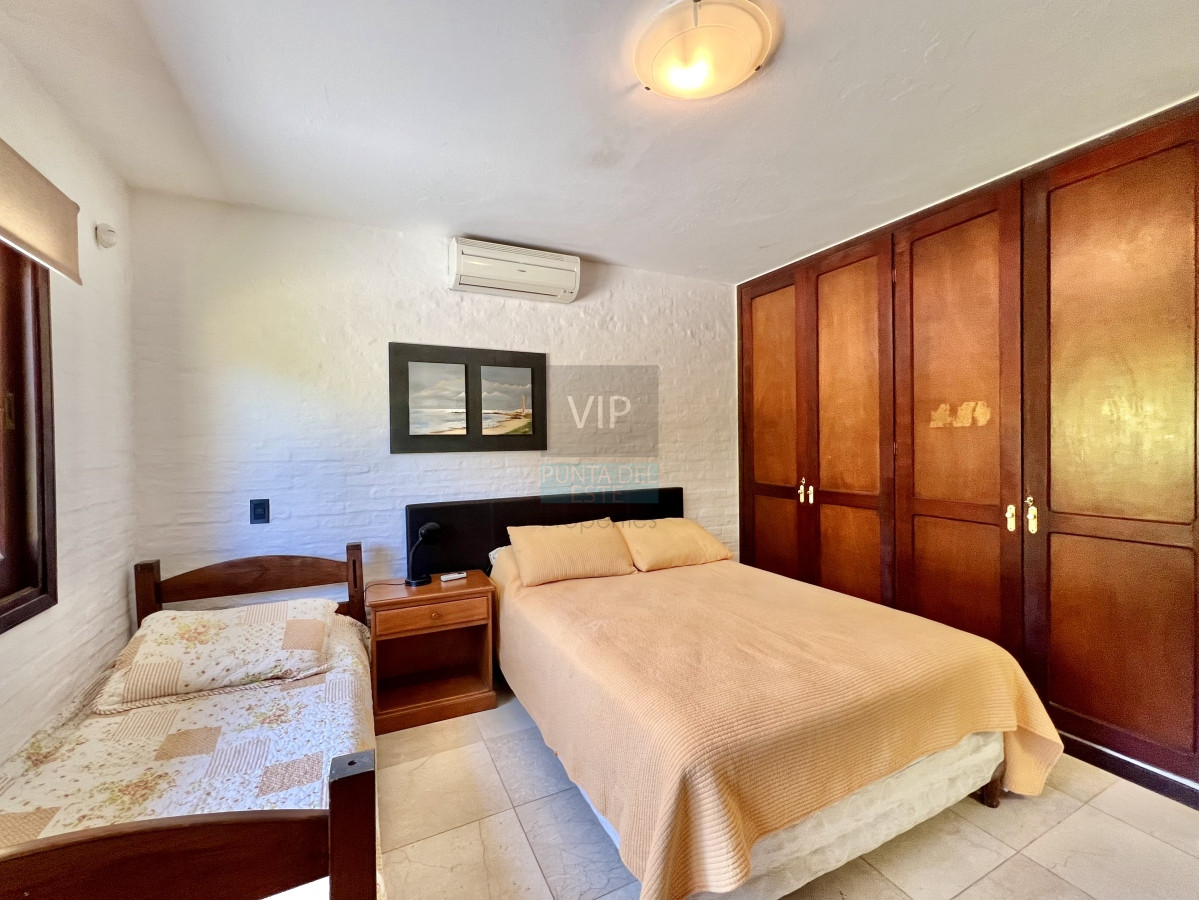 Casa ID.2137 - Casa en barrio residencial con 3000 m2 de parque 