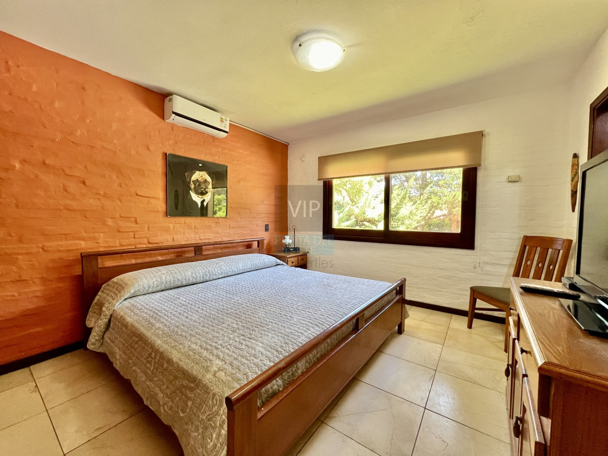 Casa ID.2137 - Casa en barrio residencial con 3000 m2 de parque 